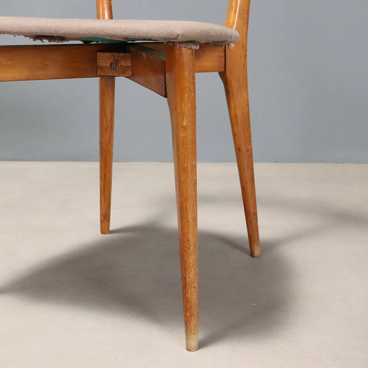 Pair of Parisi-style chairs in beech wood, 20th century 4