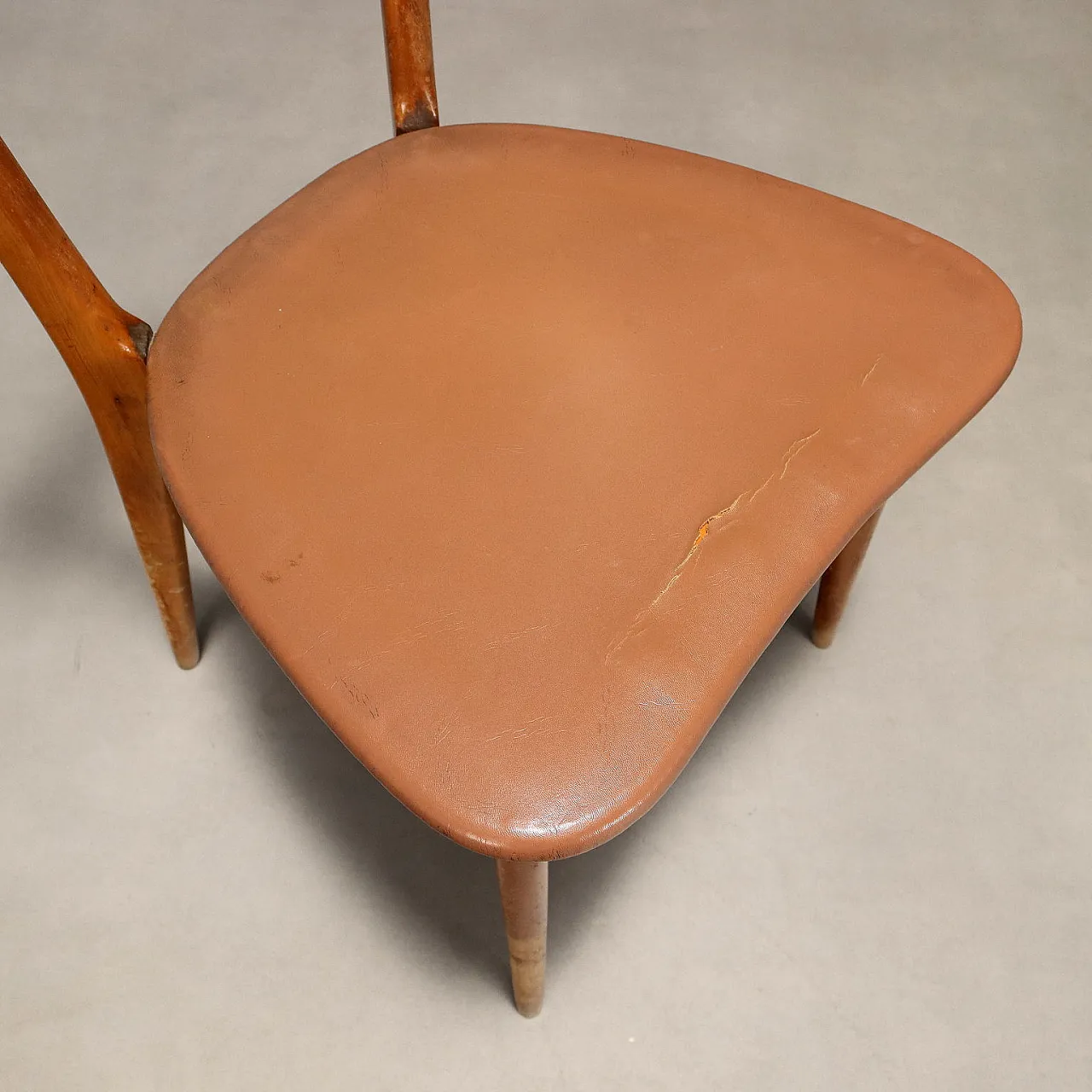 Pair of Parisi-style chairs in beech wood, 20th century 6