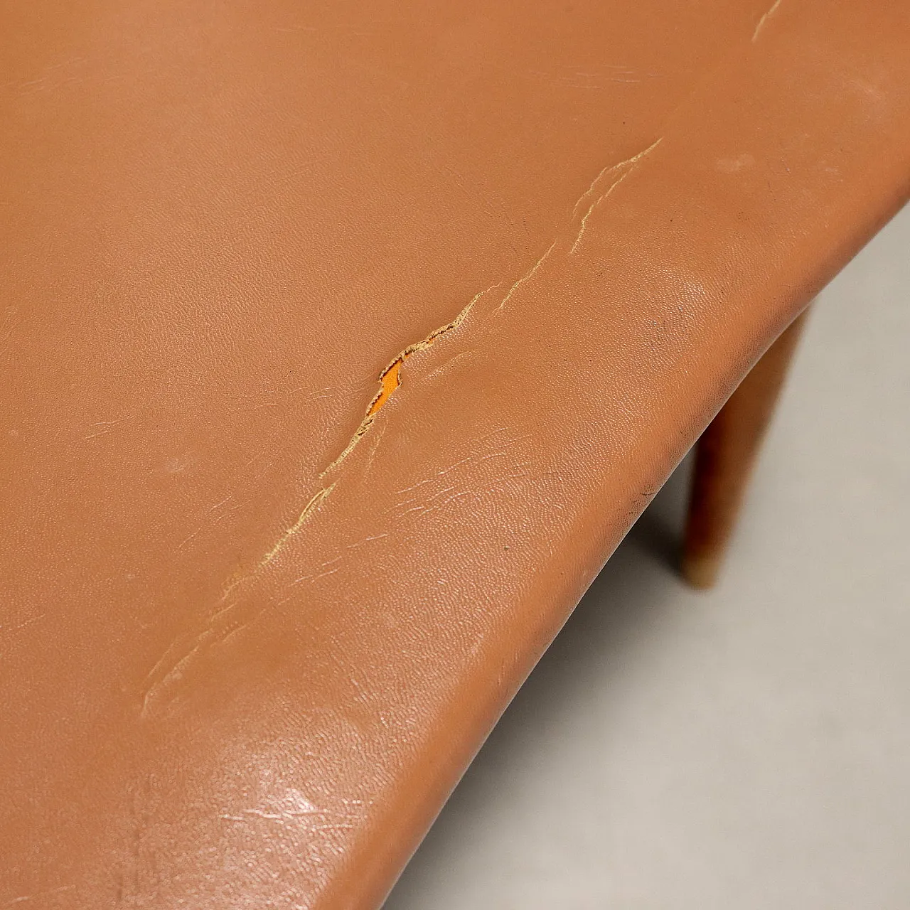 Pair of Parisi-style chairs in beech wood, 20th century 7