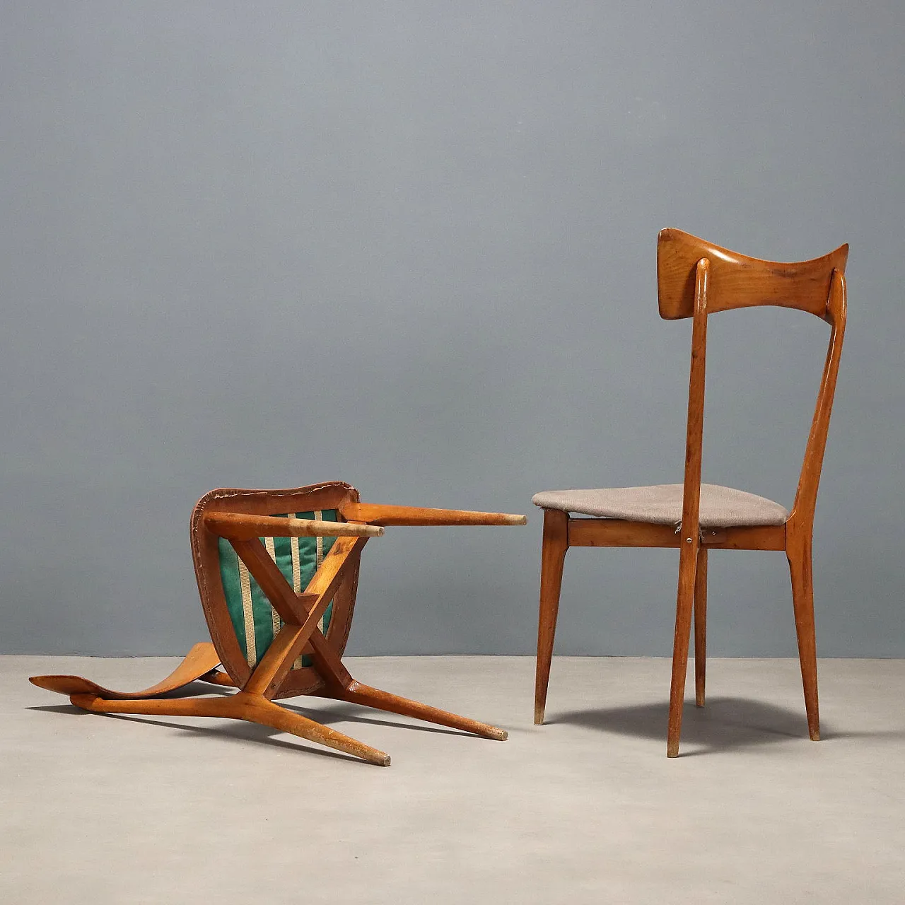 Pair of Parisi-style chairs in beech wood, 20th century 8
