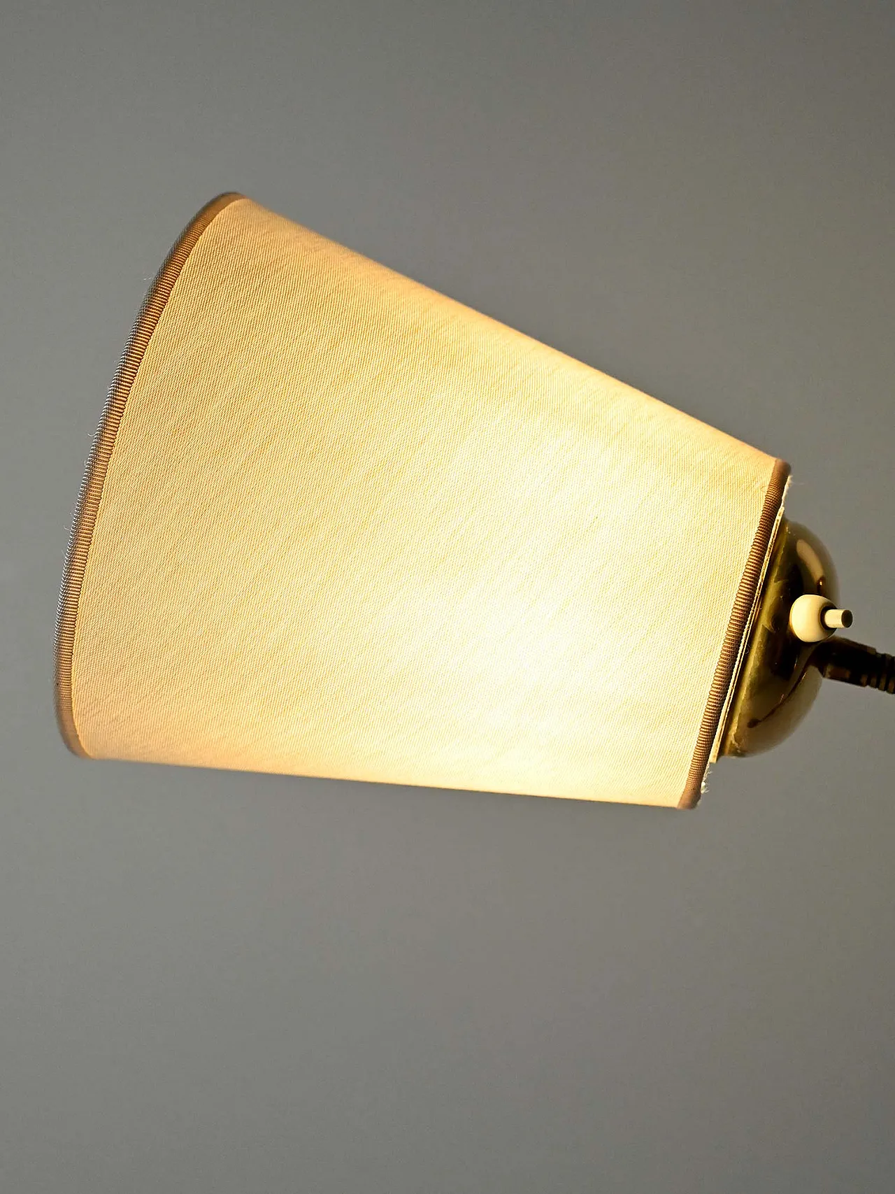 Lampada da terra scandinava a tre bracci in teak e ottone, anni '50 9