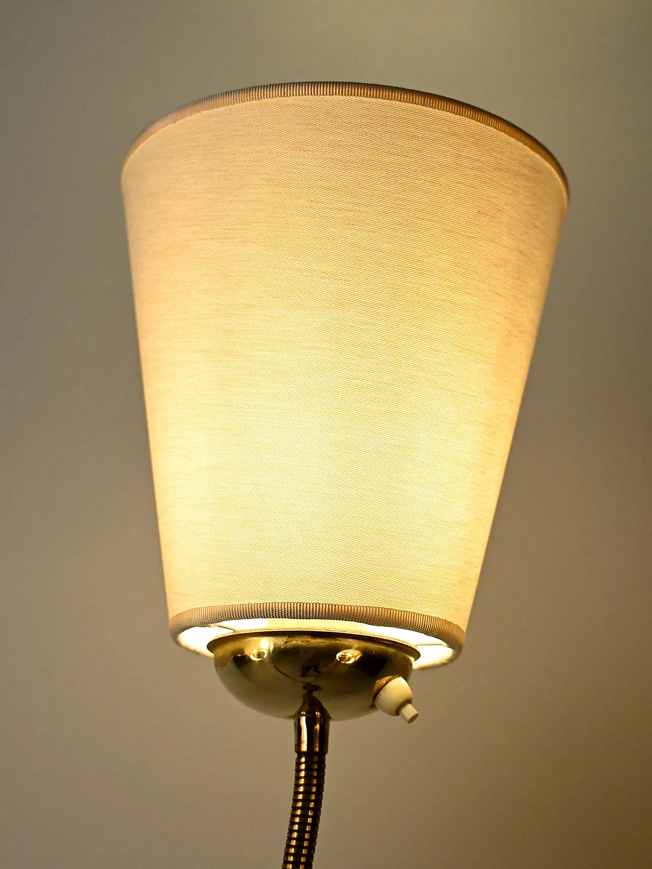 Lampada da terra scandinava a tre bracci in teak e ottone, anni '50 11