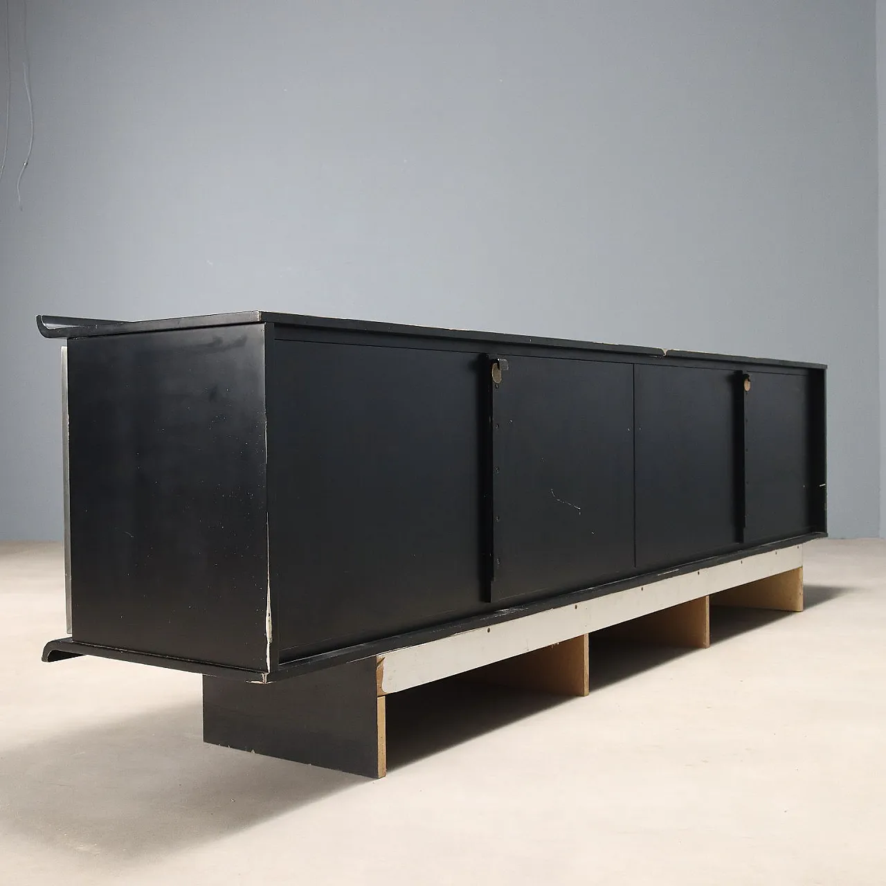 Lacquered wood and aluminum sideboard, 20th century 10