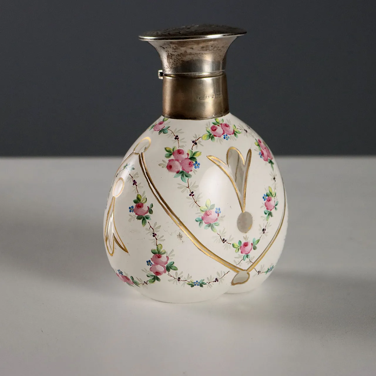 Bottiglia di profumo in vetro molato, '900 1