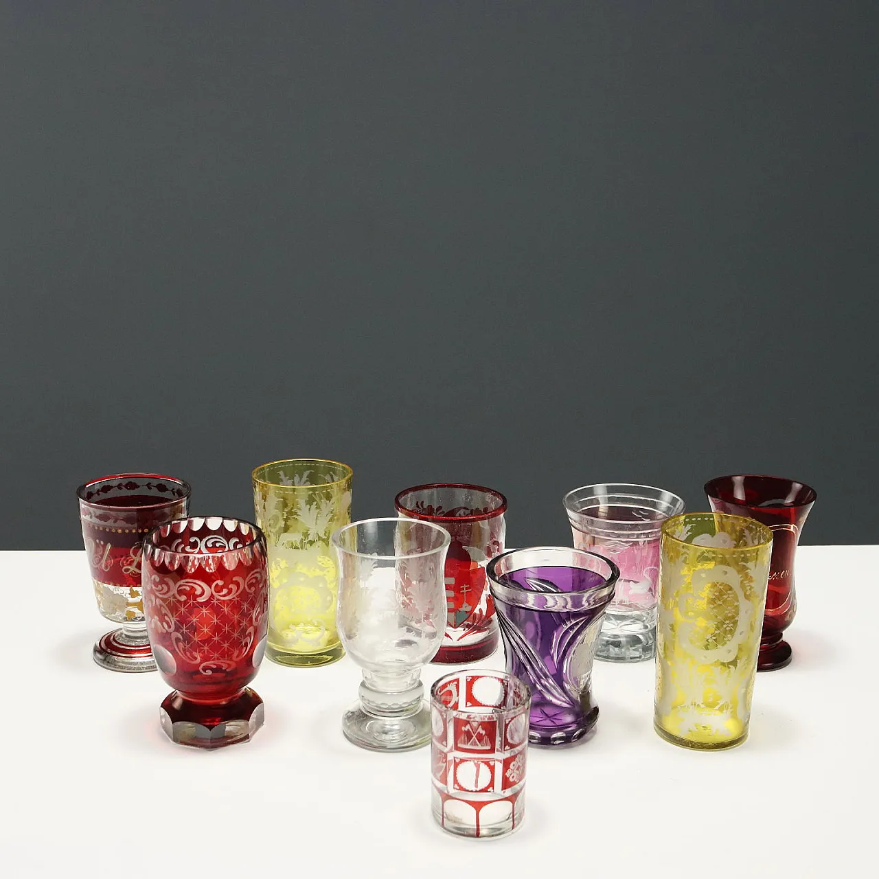 10 Bicchieri in vetro molato, inciso e dipinto, '900 1
