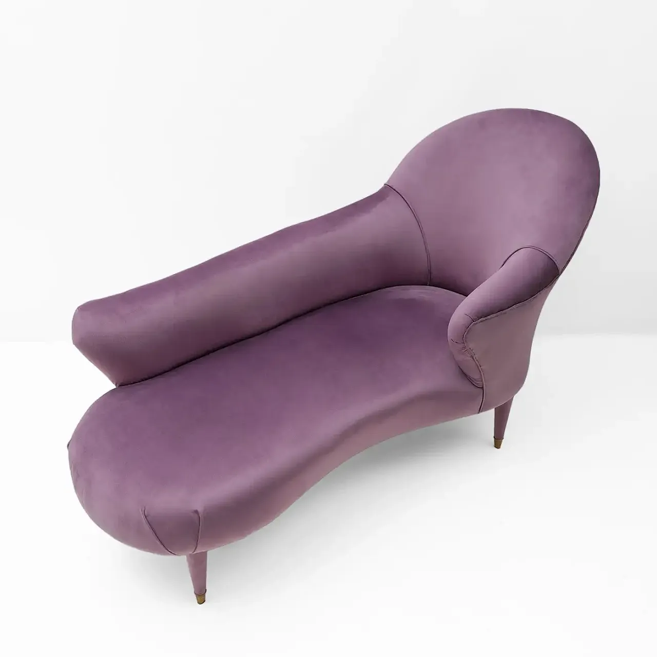 Mid-Century dormeuse in mauve velvet with brass feet, 1950s 3