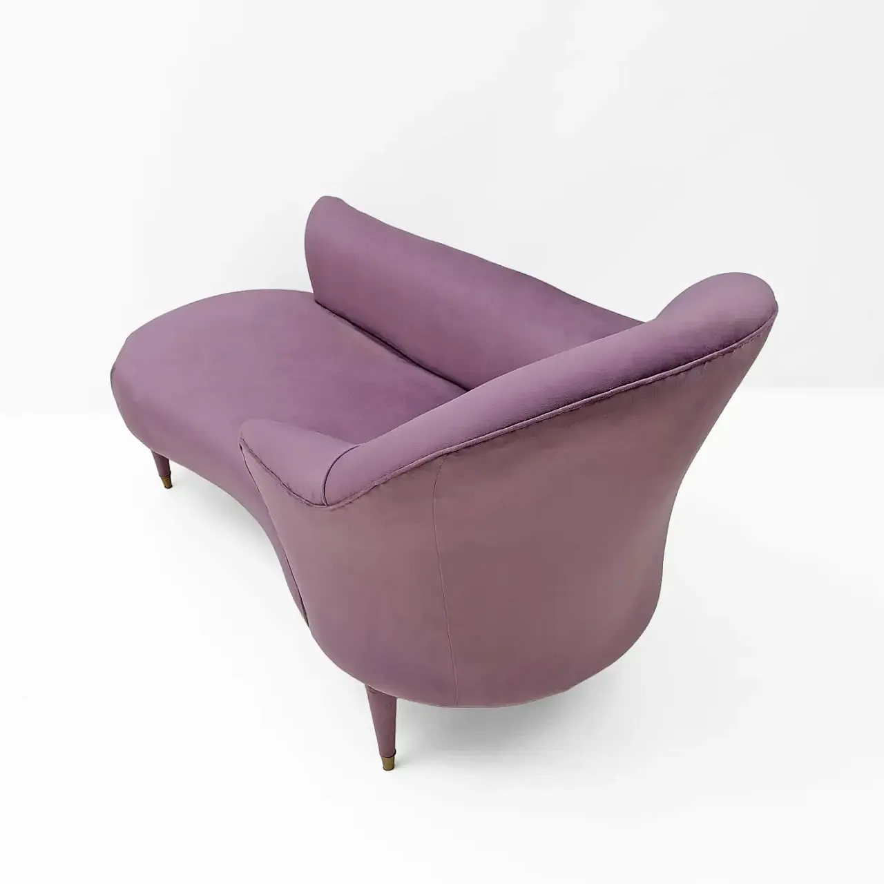 Mid-Century dormeuse in mauve velvet with brass feet, 1950s 4