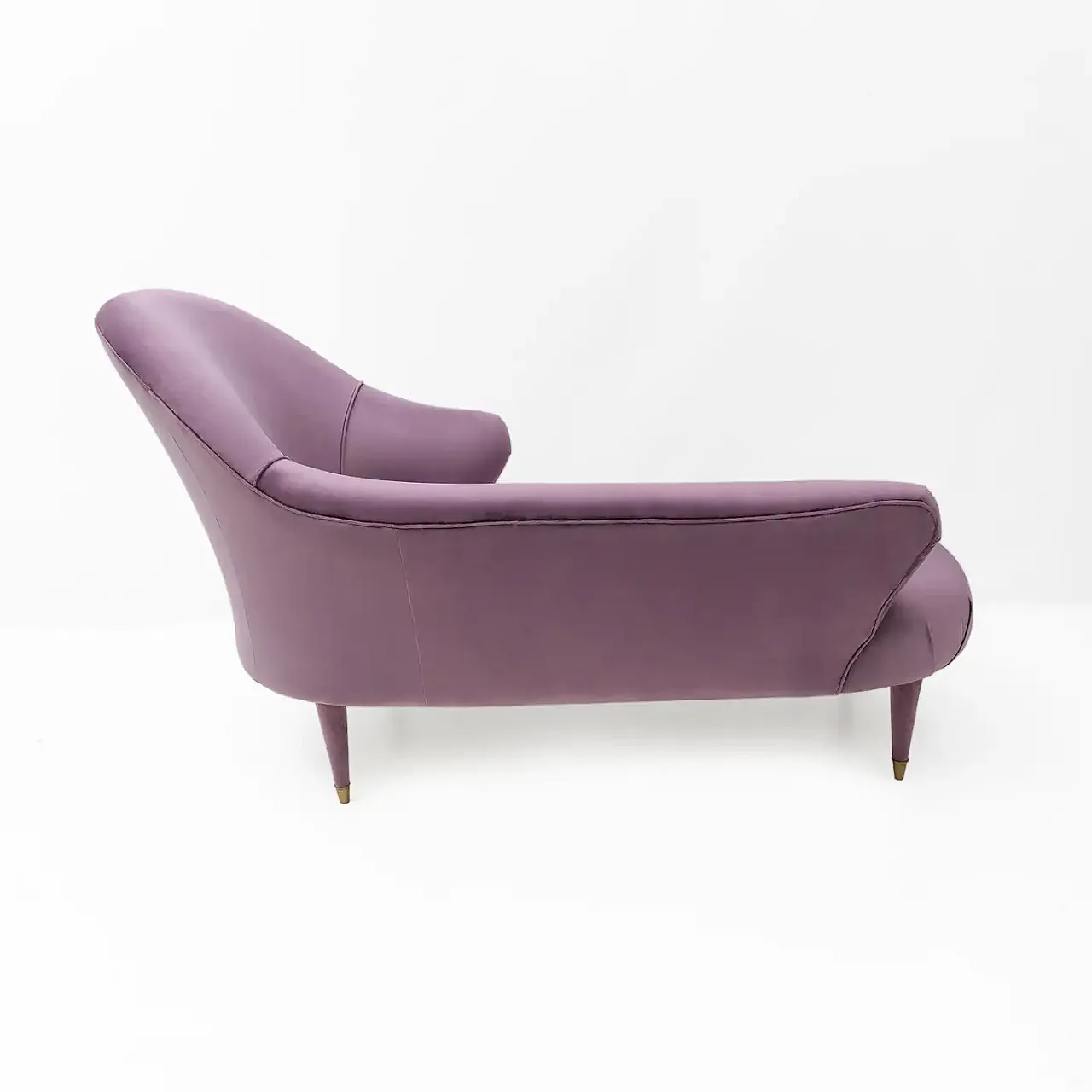 Mid-Century dormeuse in mauve velvet with brass feet, 1950s 5