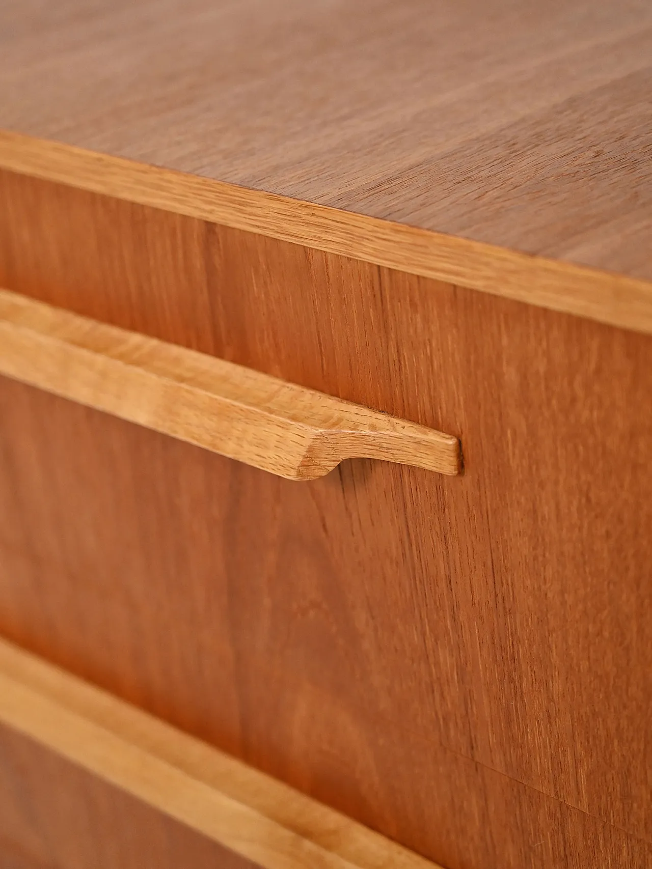 Cassettiera scandinava in teak e rovere, anni '60 6