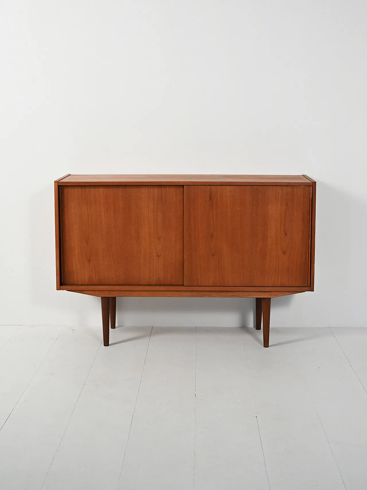 Small Scandinavian sideboard with two doors, 1950s 3