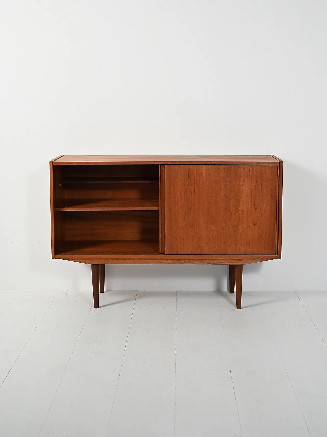 Small Scandinavian sideboard with two doors, 1950s 4