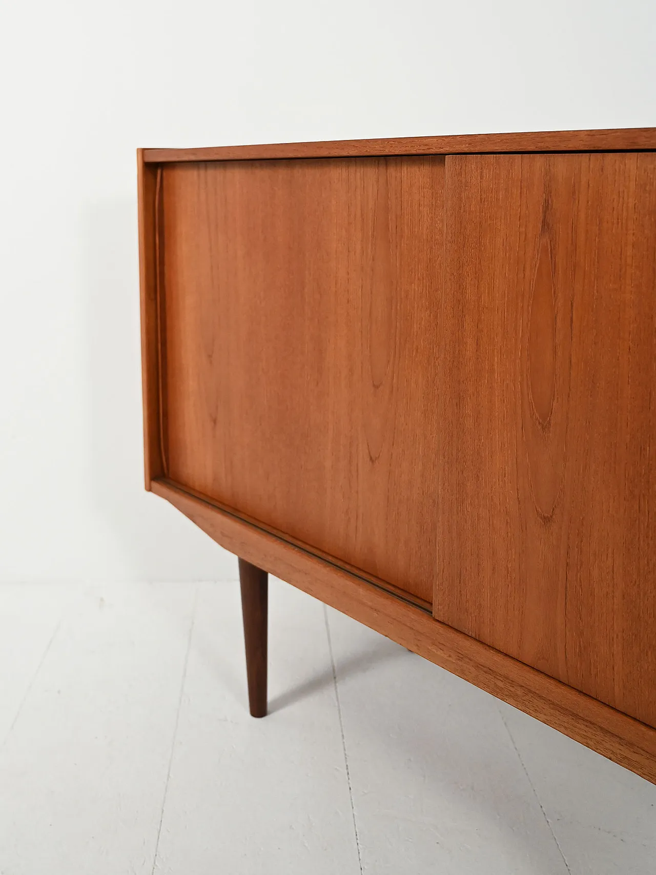 Small Scandinavian sideboard with two doors, 1950s 8