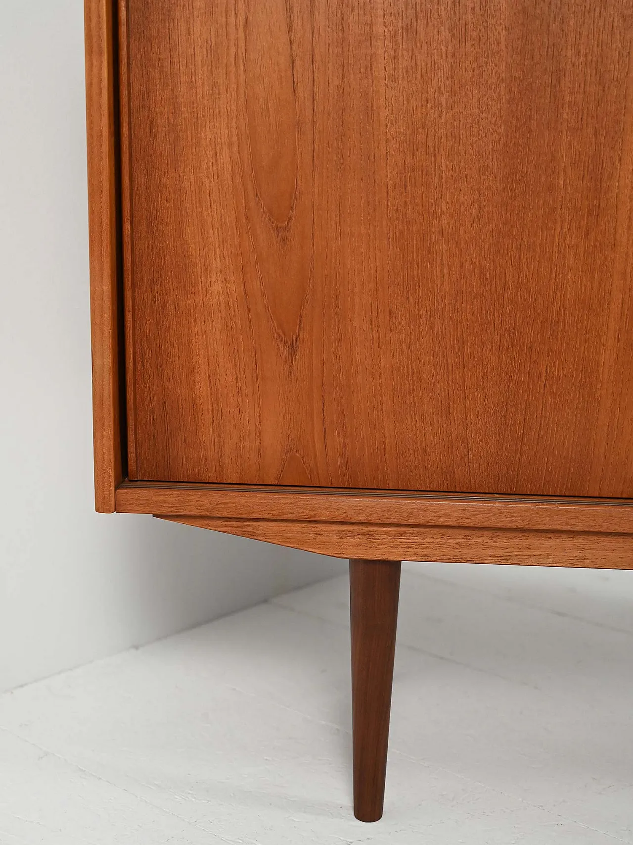 Small Scandinavian sideboard with two doors, 1950s 9