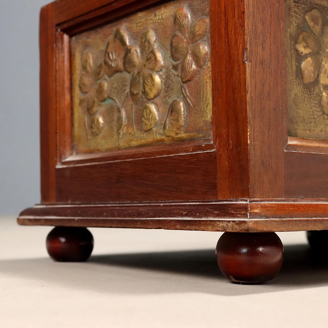 Mahogany plant stand, early 20th century 6