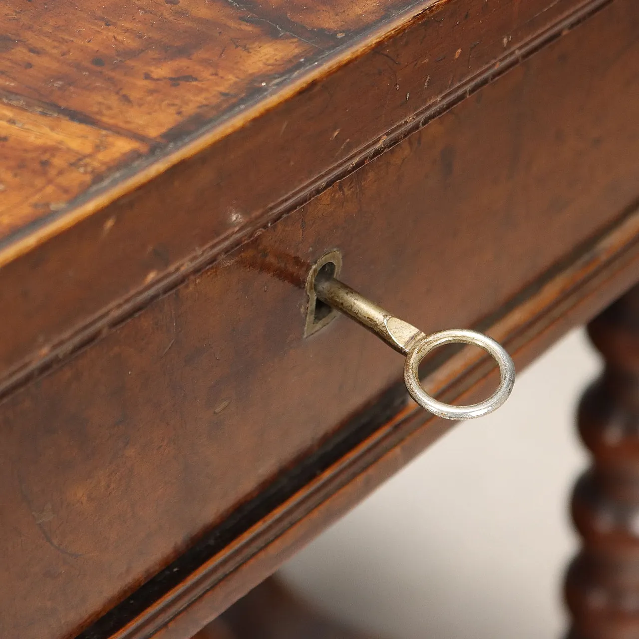 Walnut sewing table, late 19th century 4