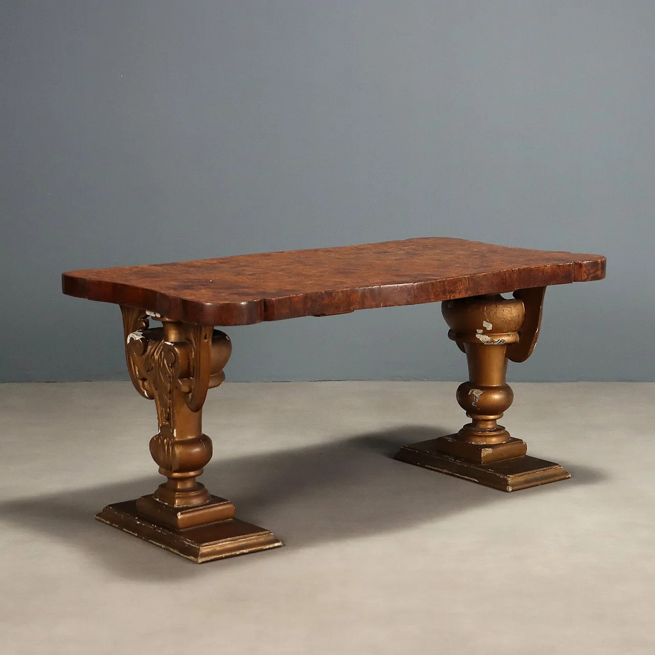Coffee table with shaped top veneered in walnut burl, 20th century 1