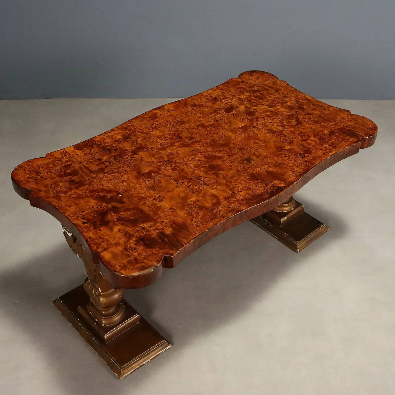 Coffee table with shaped top veneered in walnut burl, 20th century 3