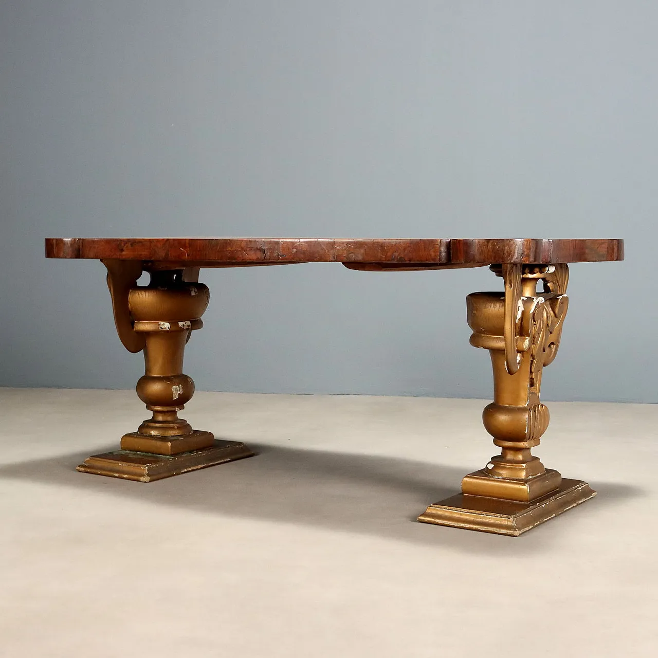 Coffee table with shaped top veneered in walnut burl, 20th century 9