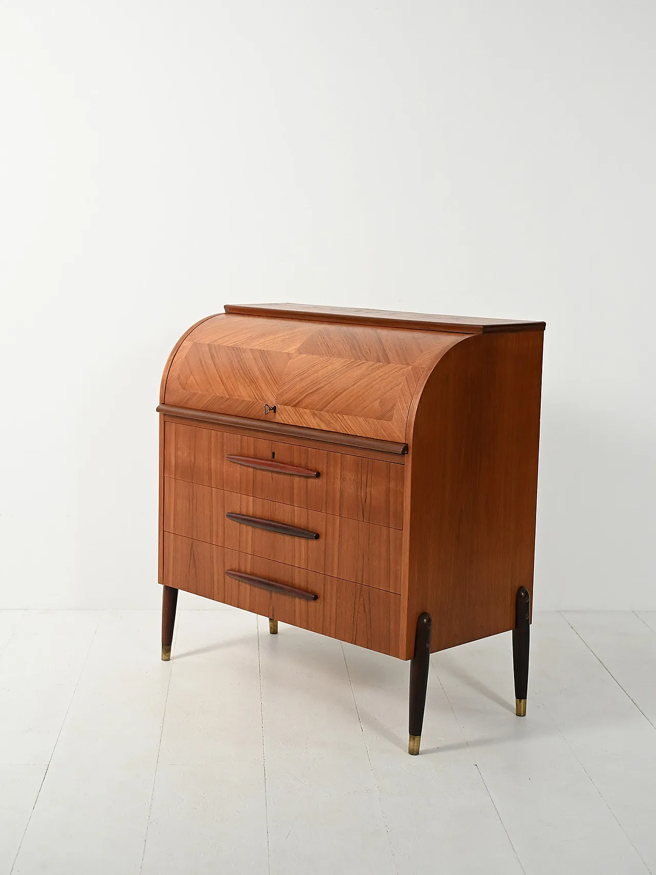 Secretaire anni ’50 in teak maniglie scolpite allungate 5