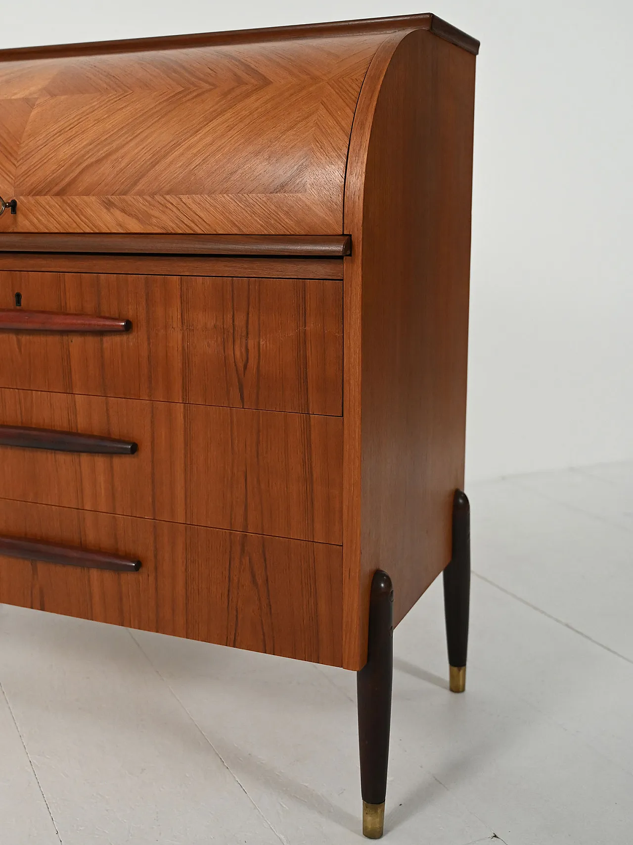Secretaire anni ’50 in teak maniglie scolpite allungate 7