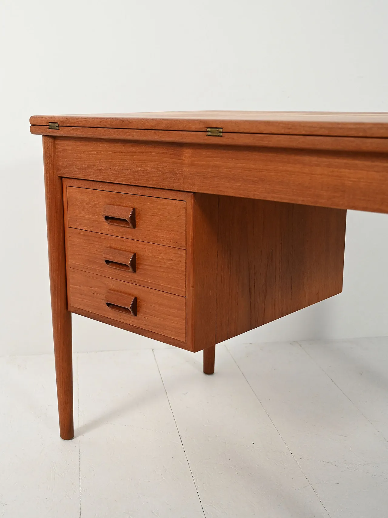 Scrivania scandinava di Børge Mogensen con piano “flip-top” 9