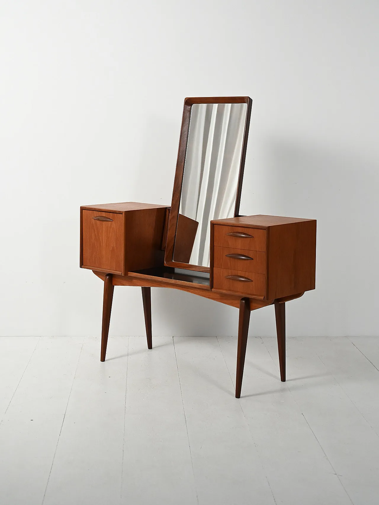 Toeletta di Svante Skogh per Slutarps 5