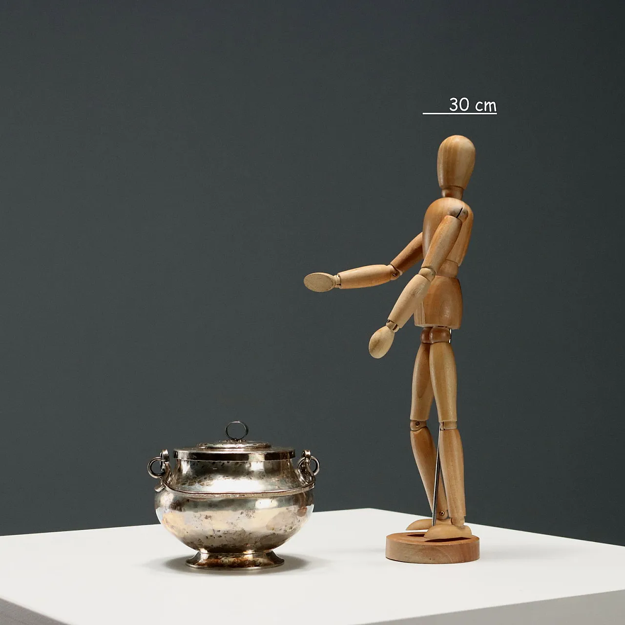 Hand-hammered silver sugar bowl, 20th century 2