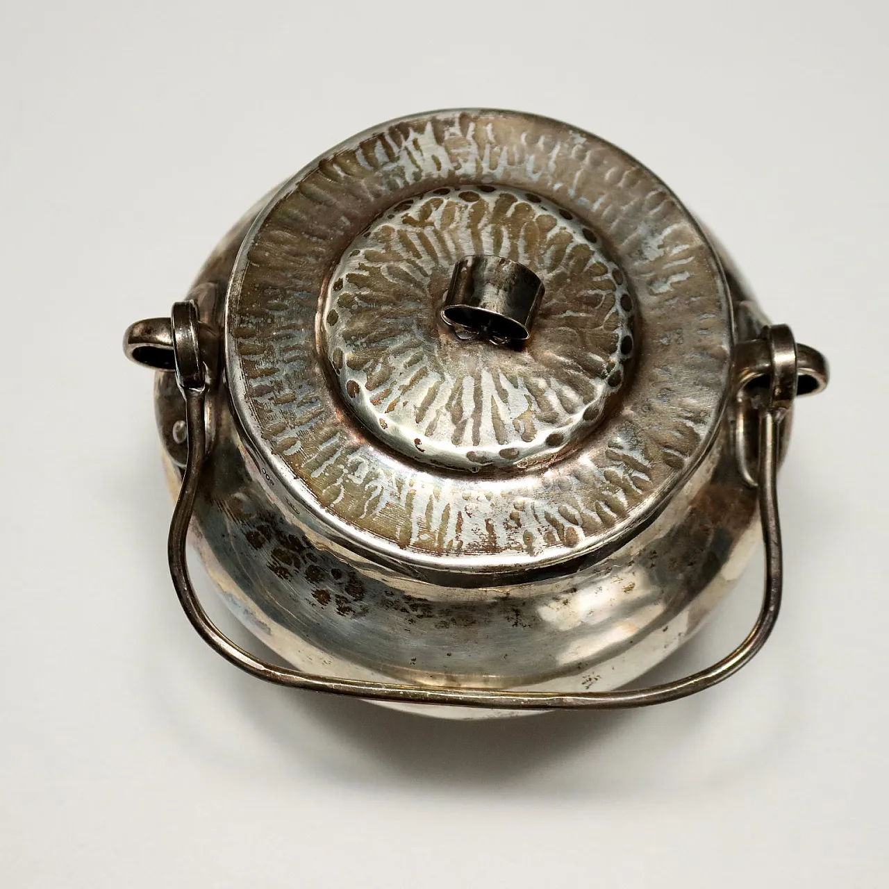 Hand-hammered silver sugar bowl, 20th century 3