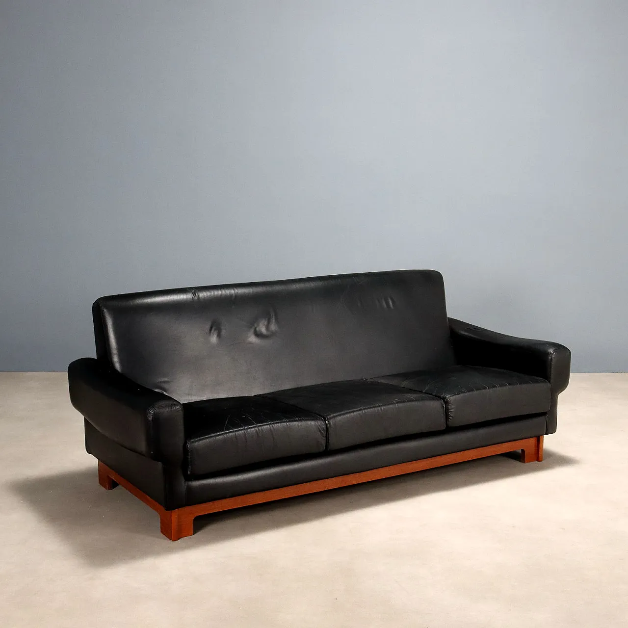 3-seater sofa with wooden frame and leather upholstery, 20th century 1