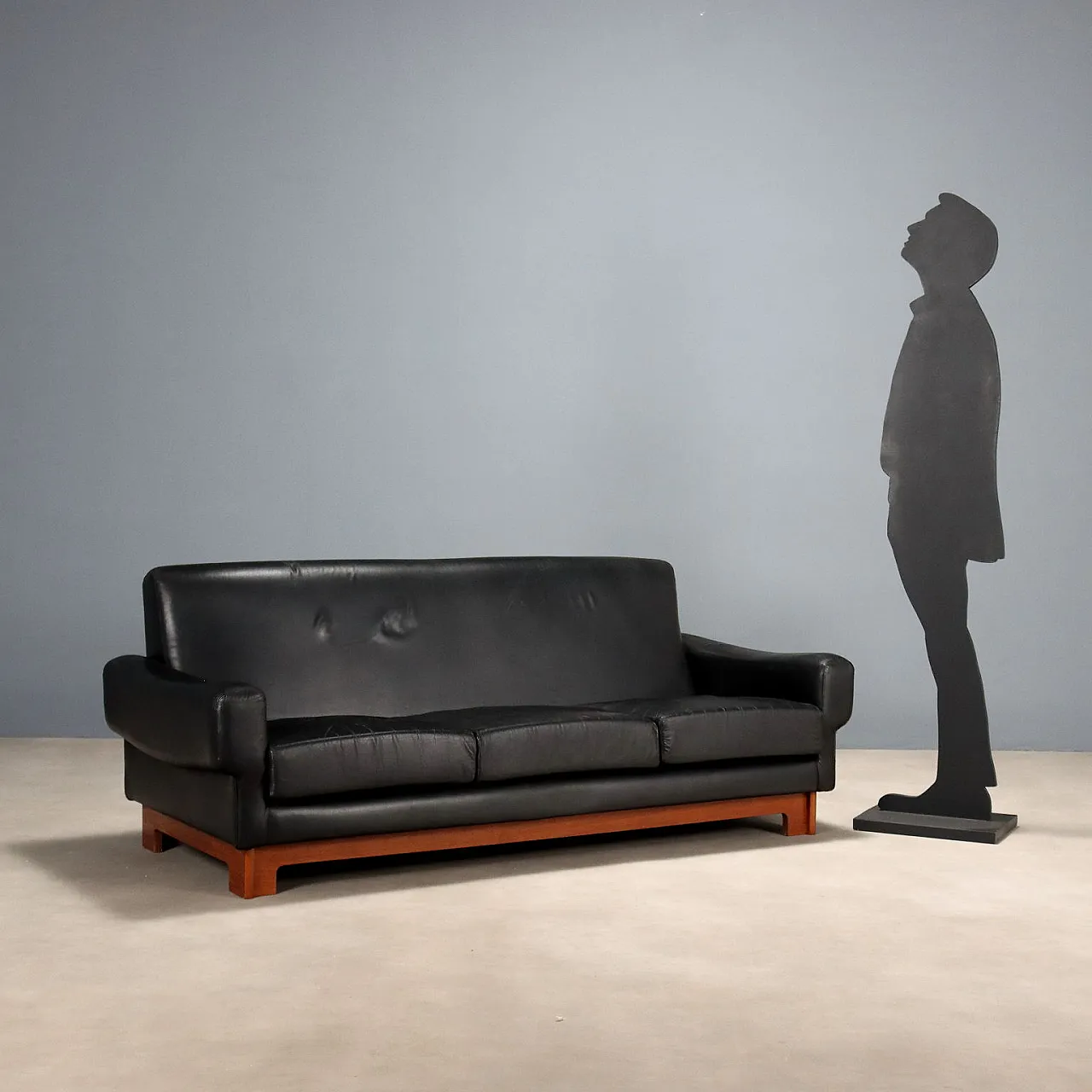 3-seater sofa with wooden frame and leather upholstery, 20th century 2