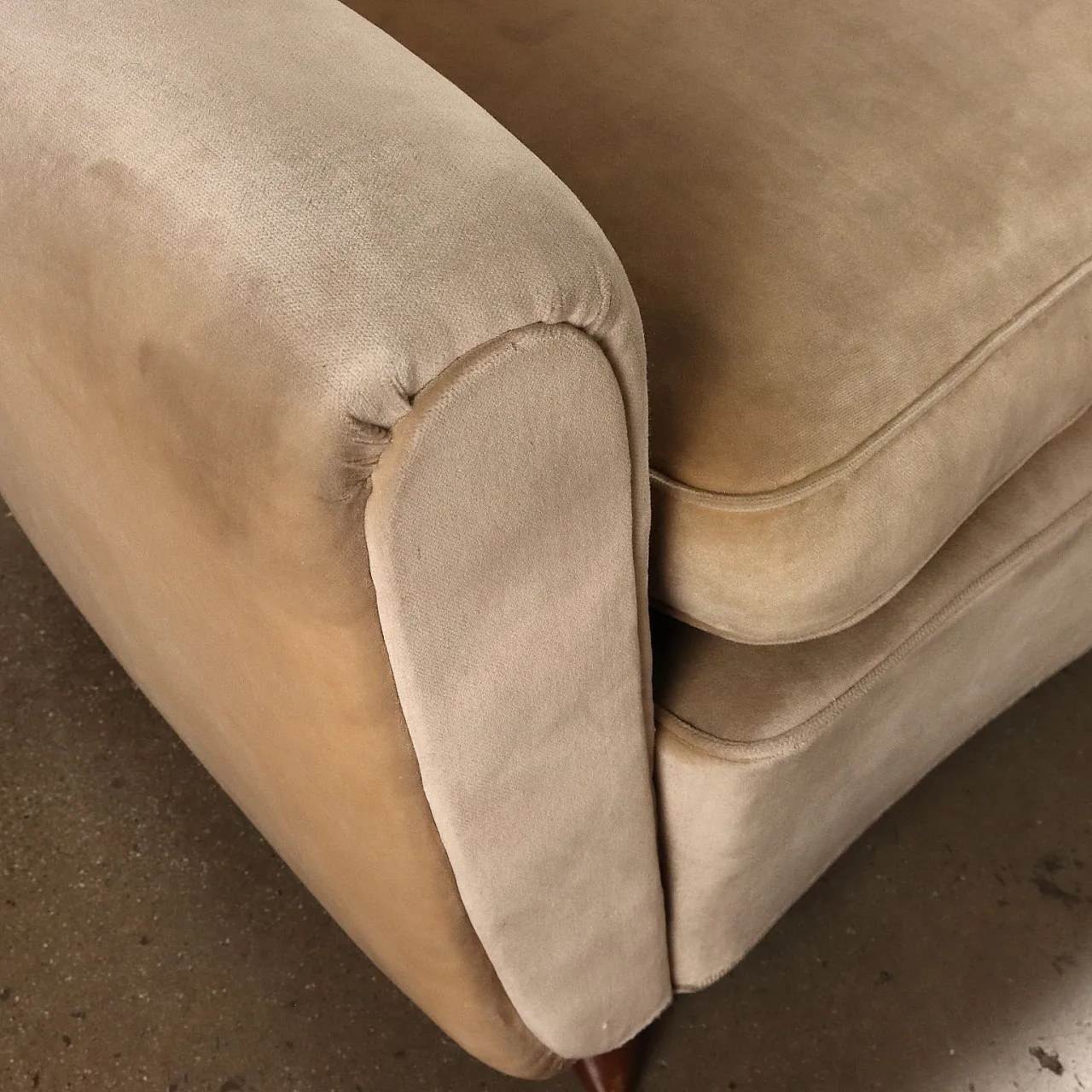 Coppia di poltrone in tessuto con piedi in legno, anni '50 7