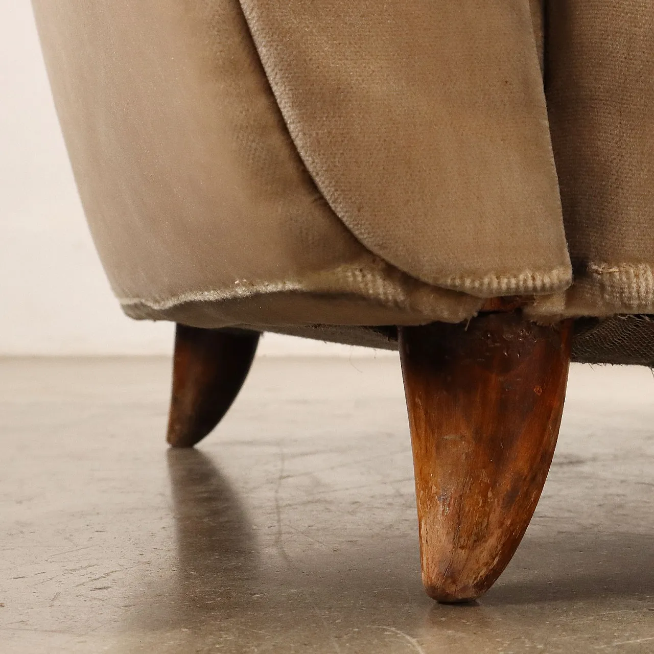 Coppia di poltrone in tessuto con piedi in legno, anni '50 9