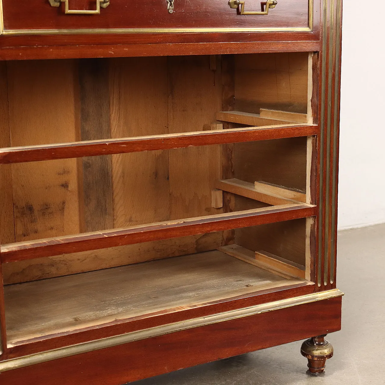 Mahogany dresser with marble top & gold plate profiling 6
