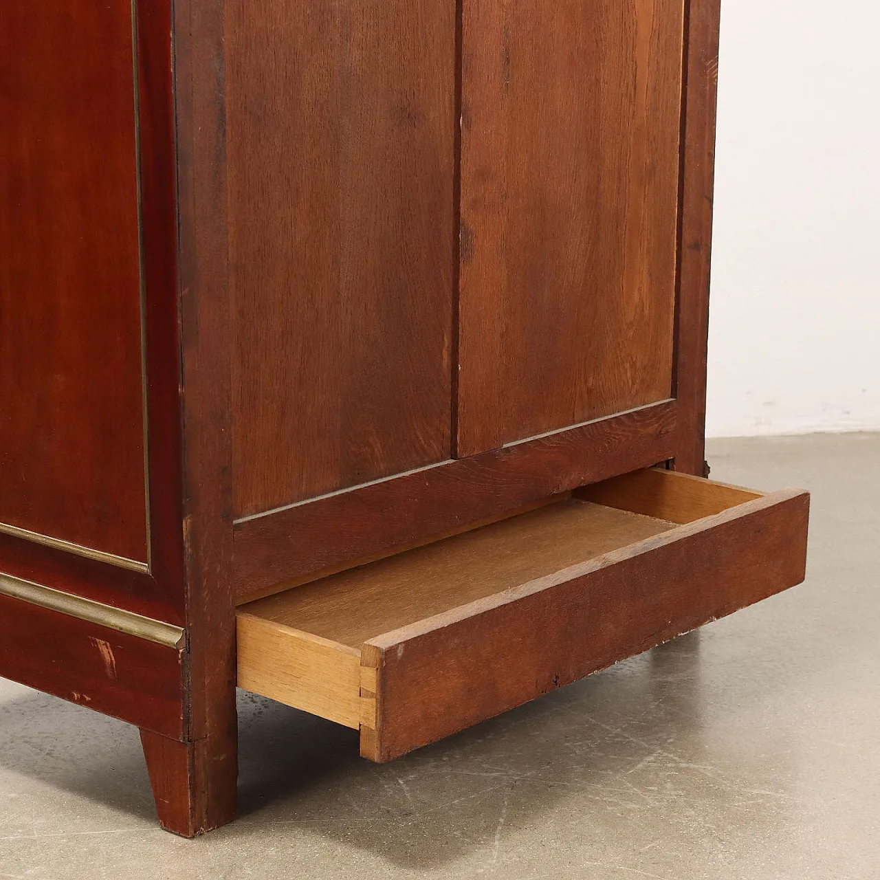 Mahogany dresser with marble top & gold plate profiling 10