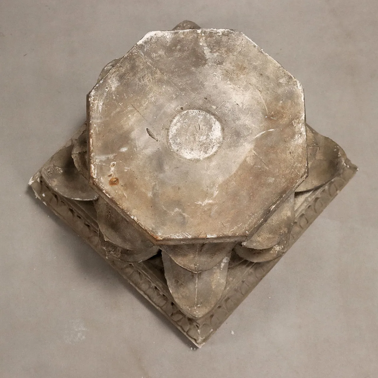 Capitello in gesso impreziosito da foglie d'acanto, '800 3