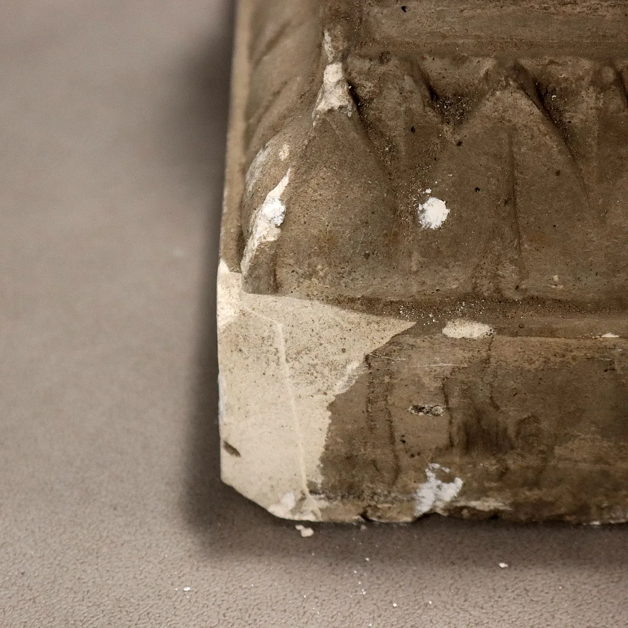 Capitello in gesso impreziosito da foglie d'acanto, '800 6