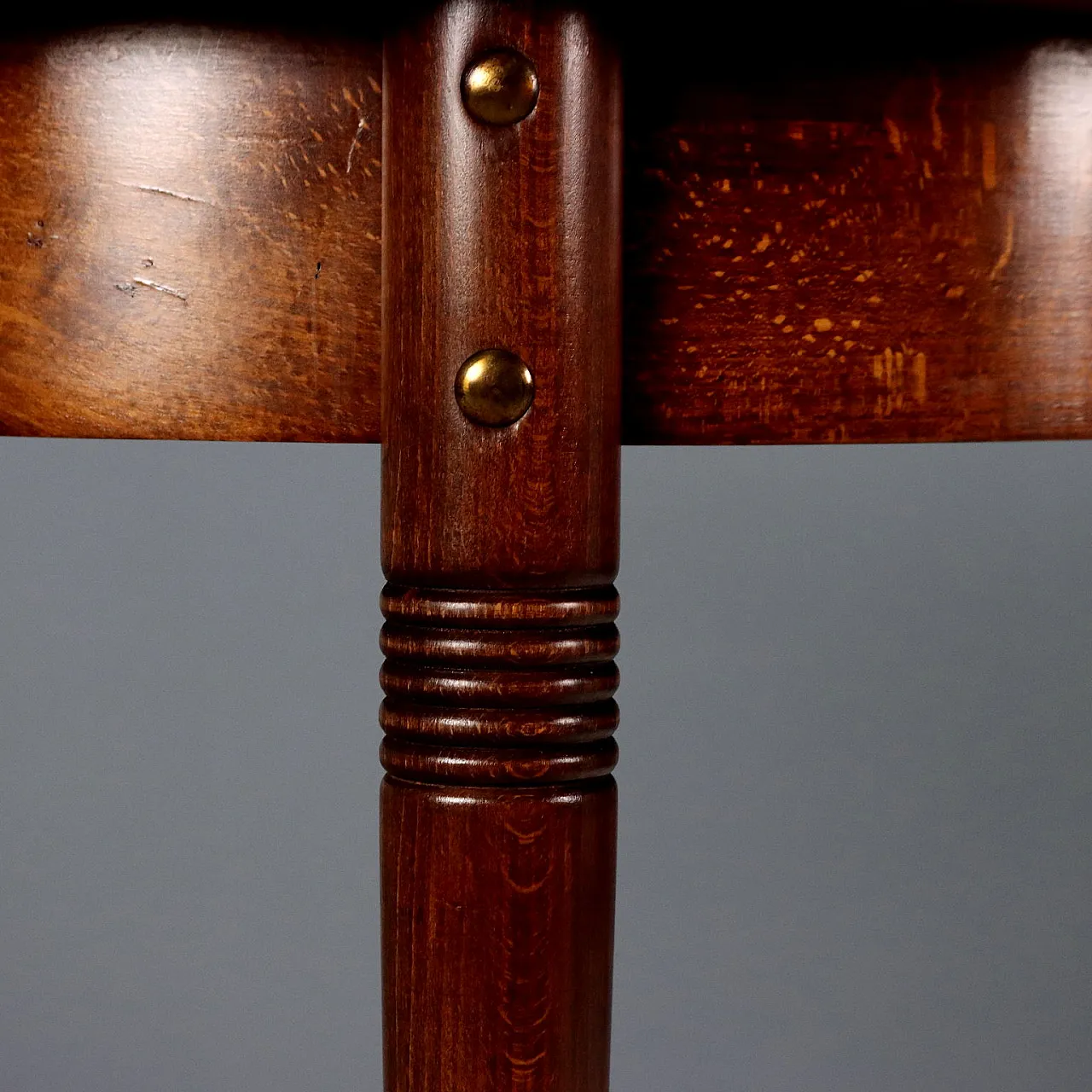 Tavolino in stile Thonet in faggio tinto noce, primo '900 5