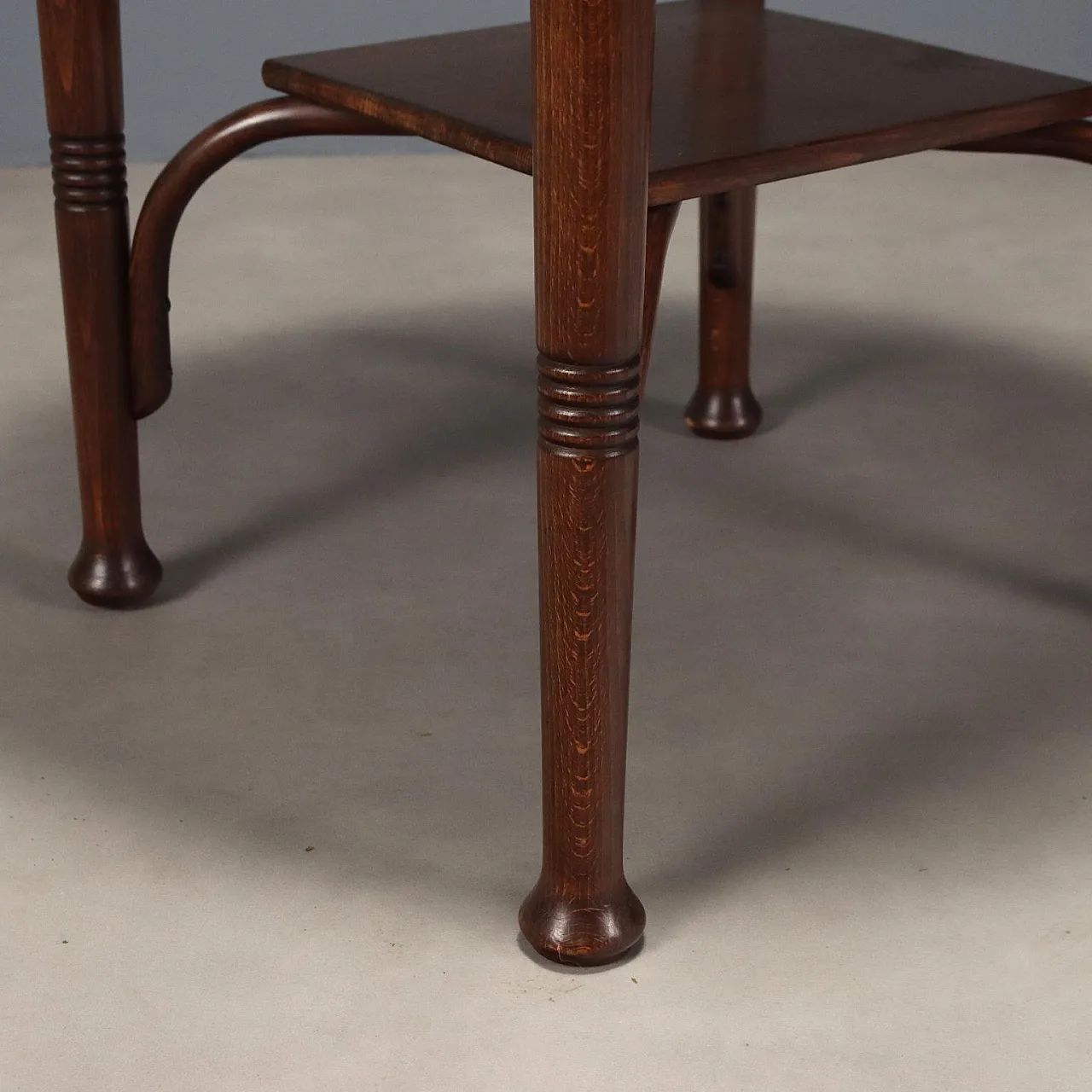 Tavolino in stile Thonet in faggio tinto noce, primo '900 8
