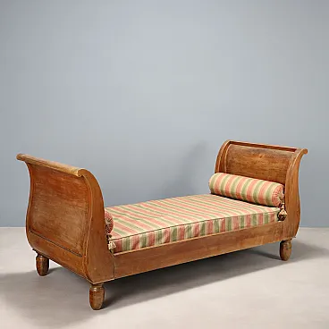 Walnut boat bed with curved sides and plinth feet, 19th century