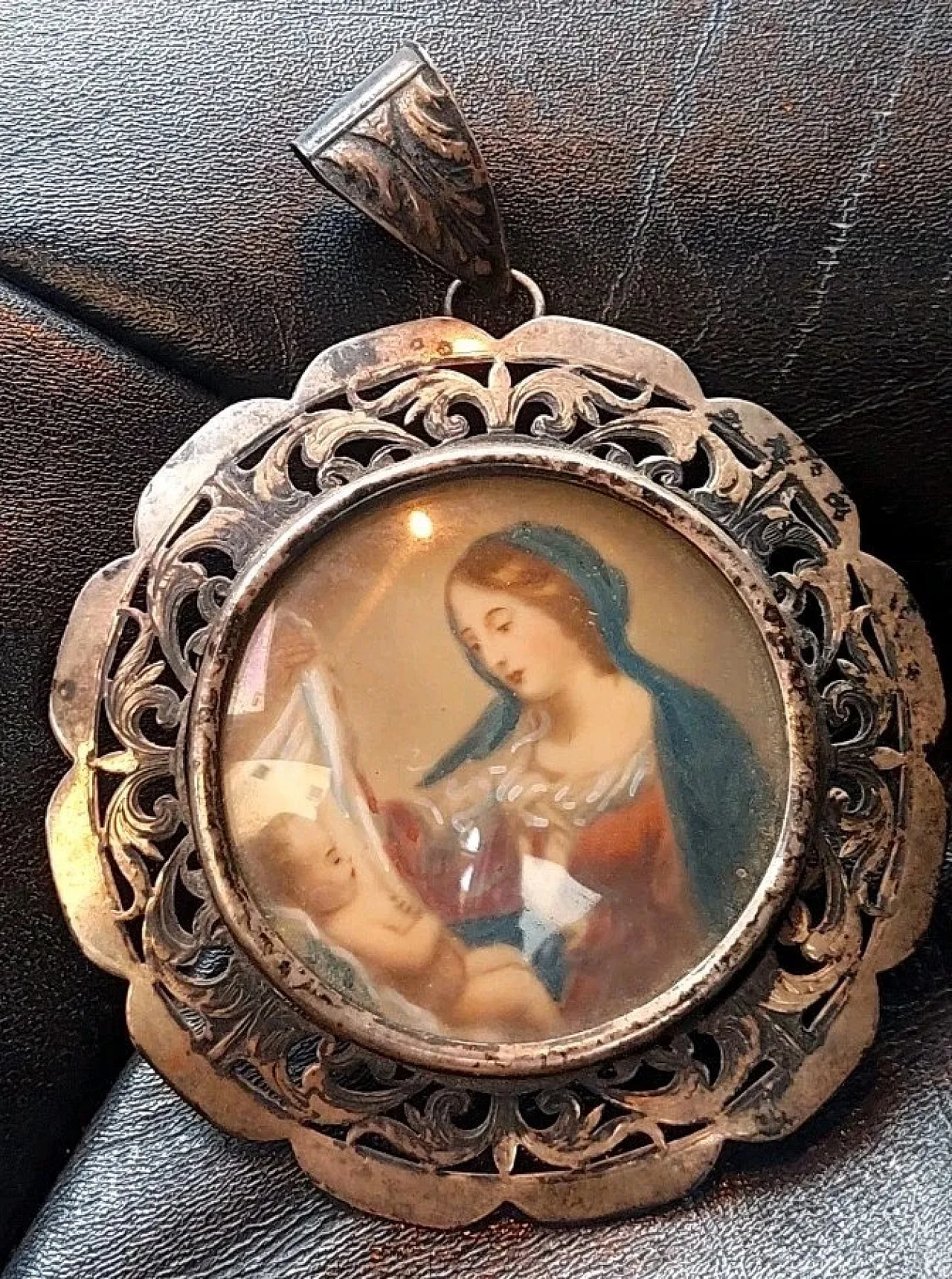 Virgin and Child, pendant with silver frame, 19th century 4