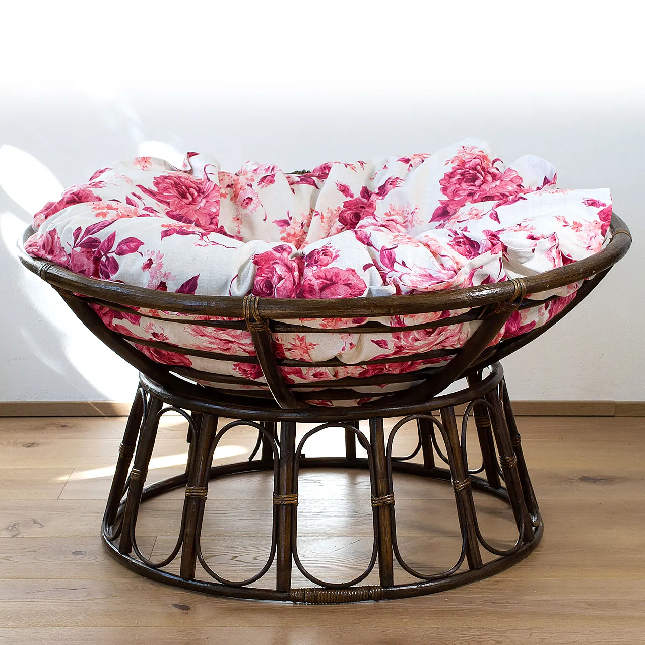 Round rattan armchair, 80s 4