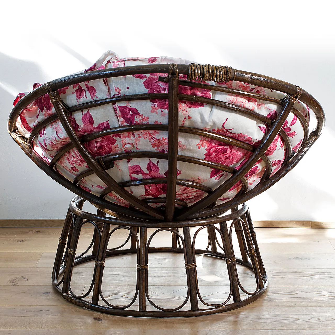 Round rattan armchair, 80s 5