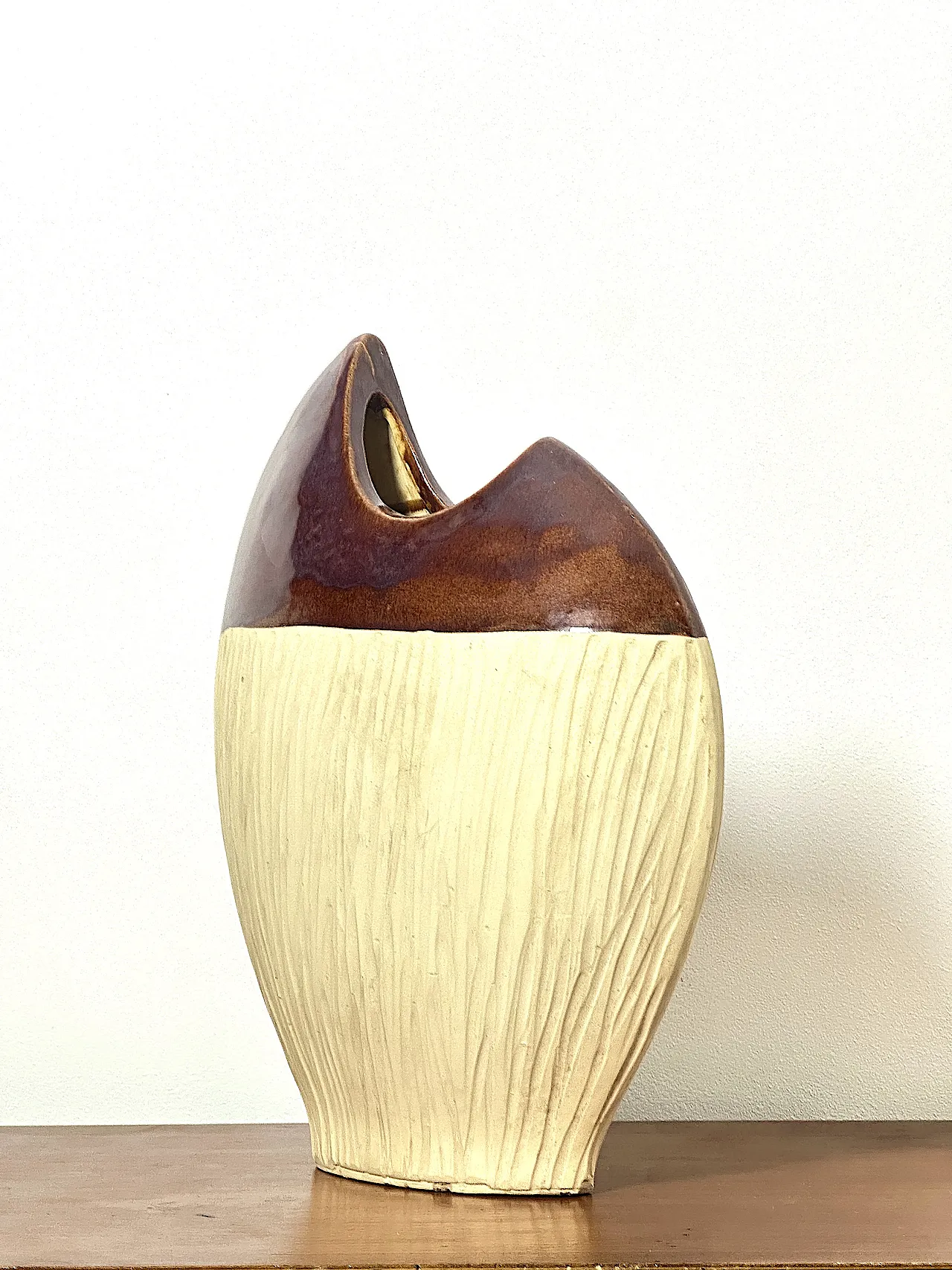 Sculptural ceramic vase, 1970s 4