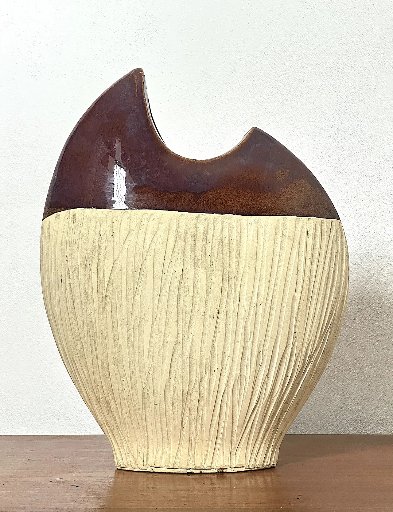Sculptural ceramic vase, 1970s 5