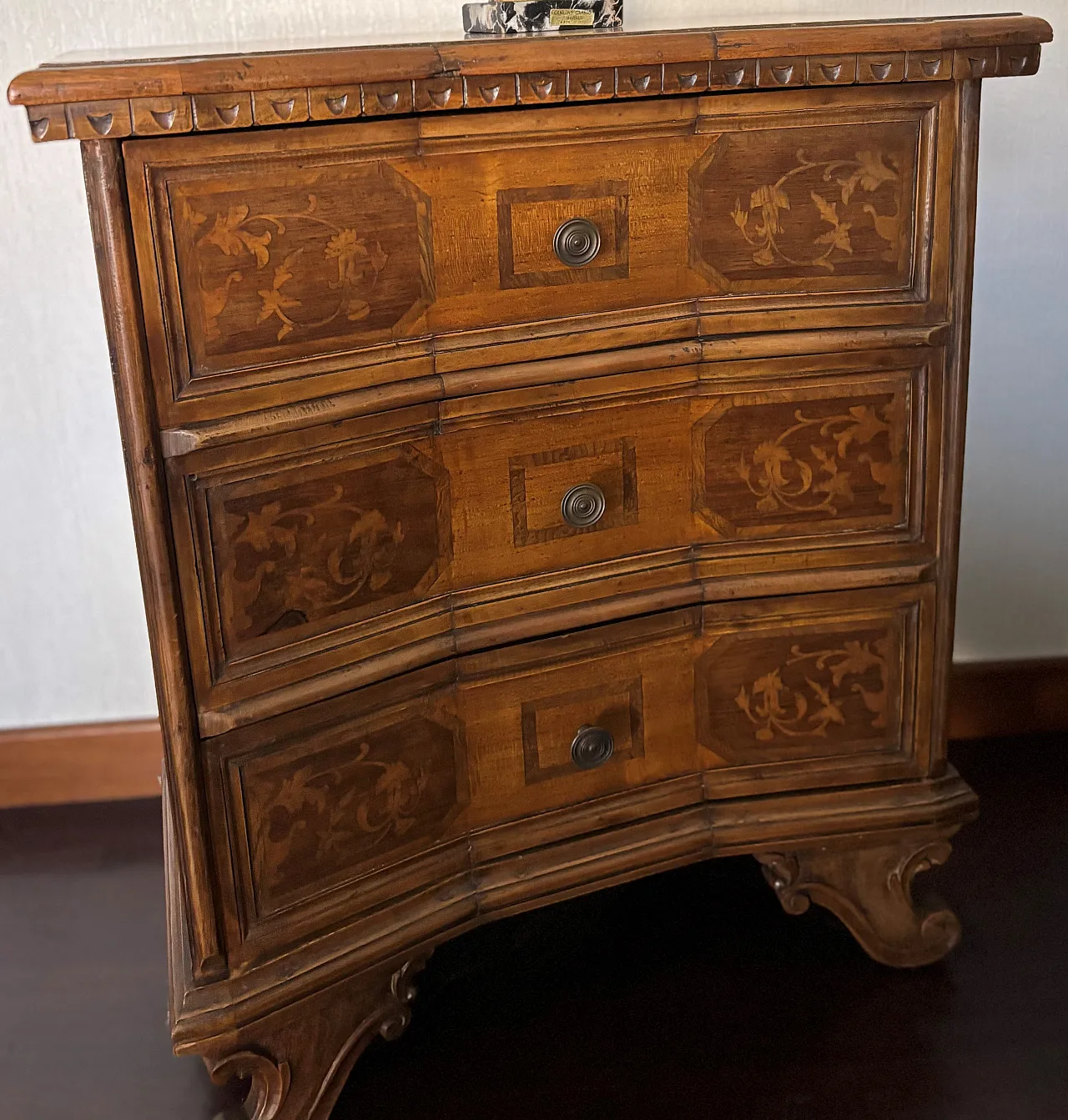 Coppia cassettiere in noce con intarsi, '800 2