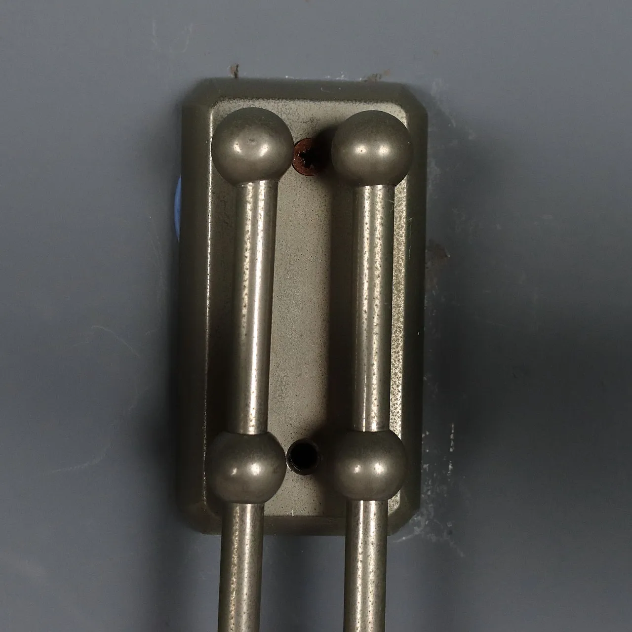 Lampada da parete con struttura in metallo e diffusori in vetro, '900 7