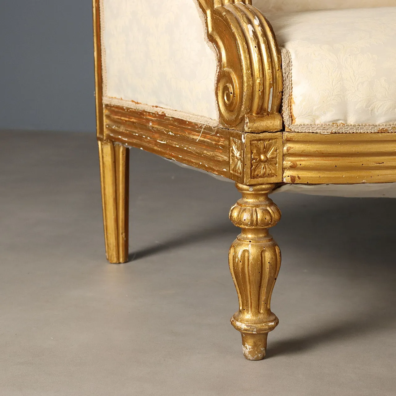 Neoclassical style sofa in carved and gilded wood, 19th century 6
