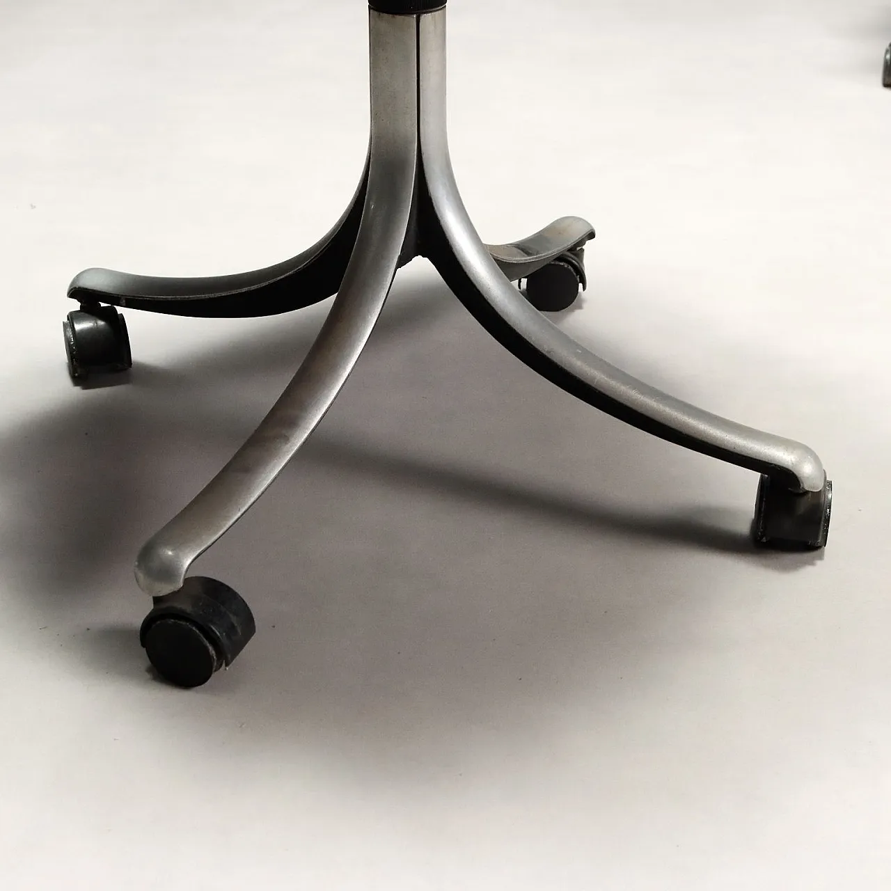 Coppia di sedie Tecno Modus di Osvaldo Borsani, anni '80 8