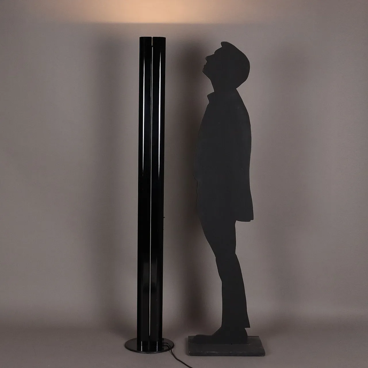 Lampada da terra Megaron di Gianfranco Frattini, anni '80 2