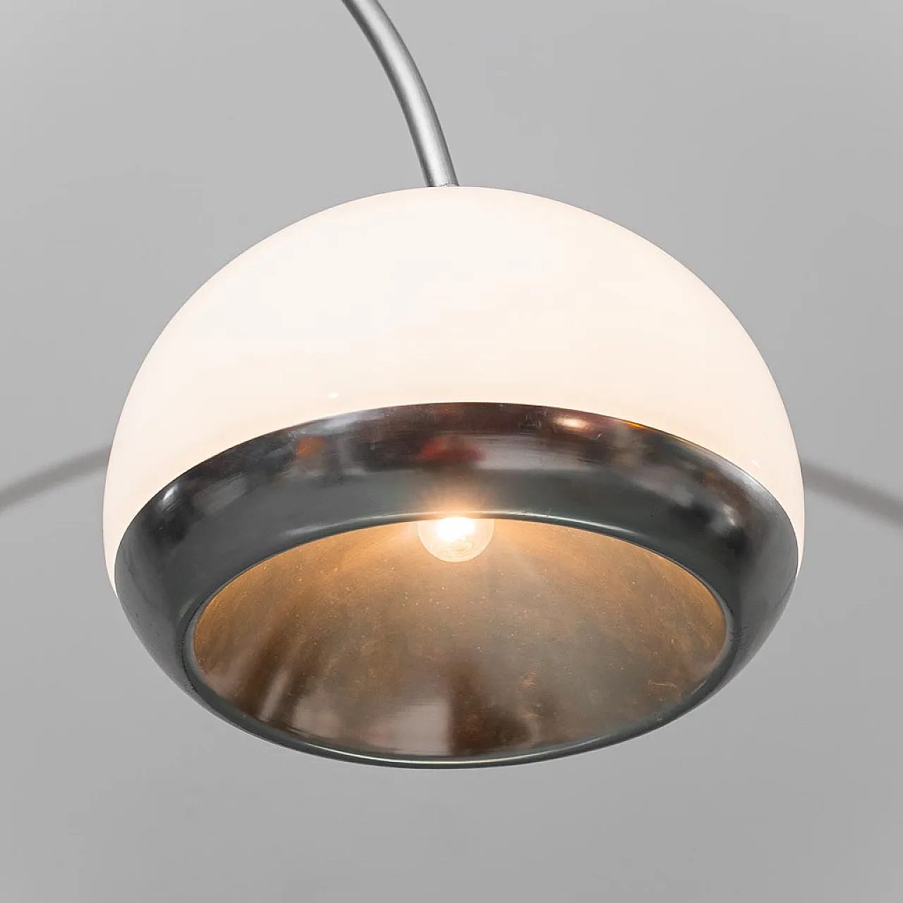 Lampada da terra ad Arco di Harvey Guzzini, anni '70 3